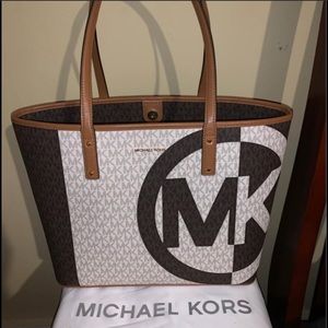 I am selling this MK purse for 150